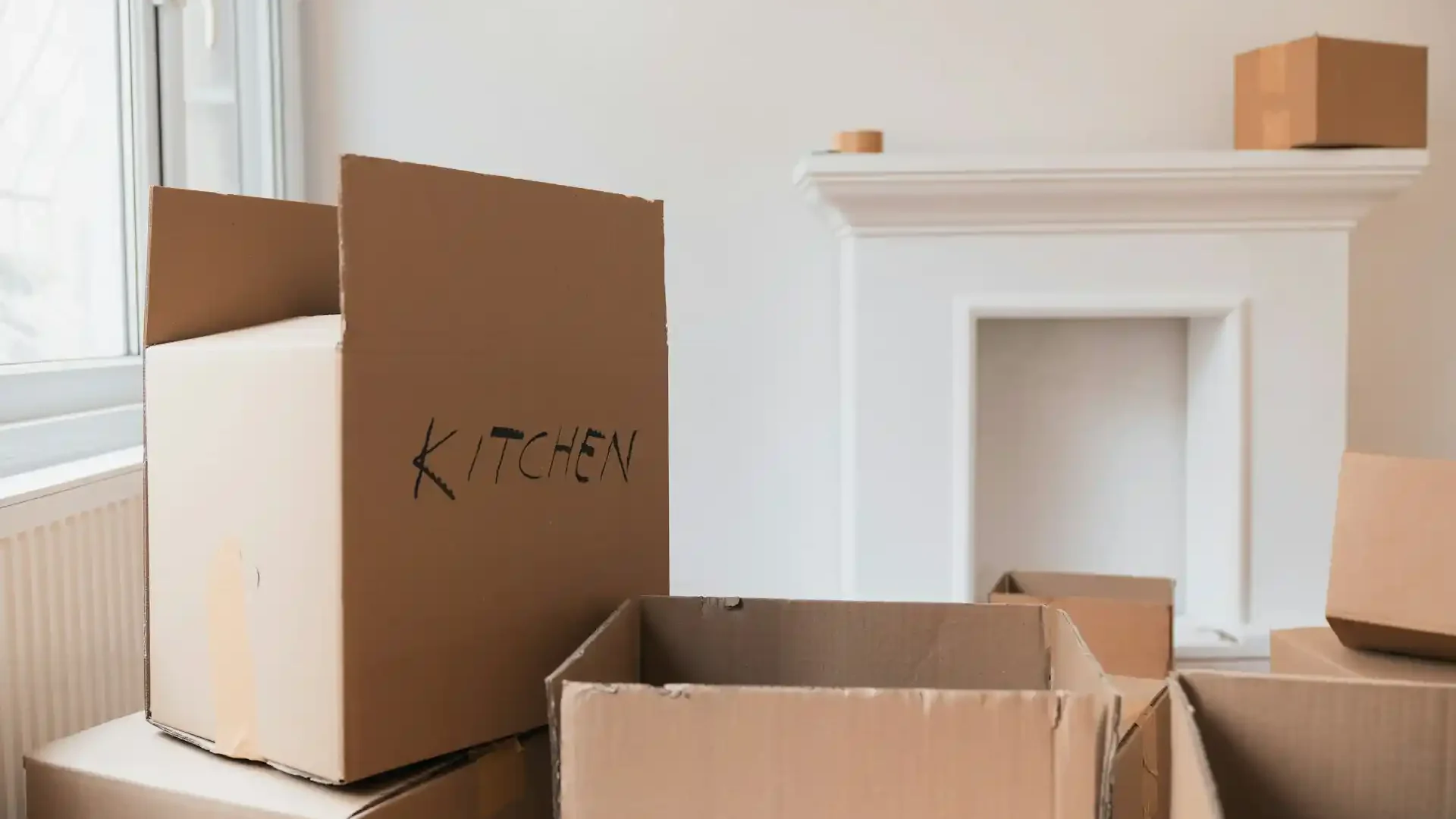Dozen die klaar zijn voor verhuizing voor tijdelijke opslag